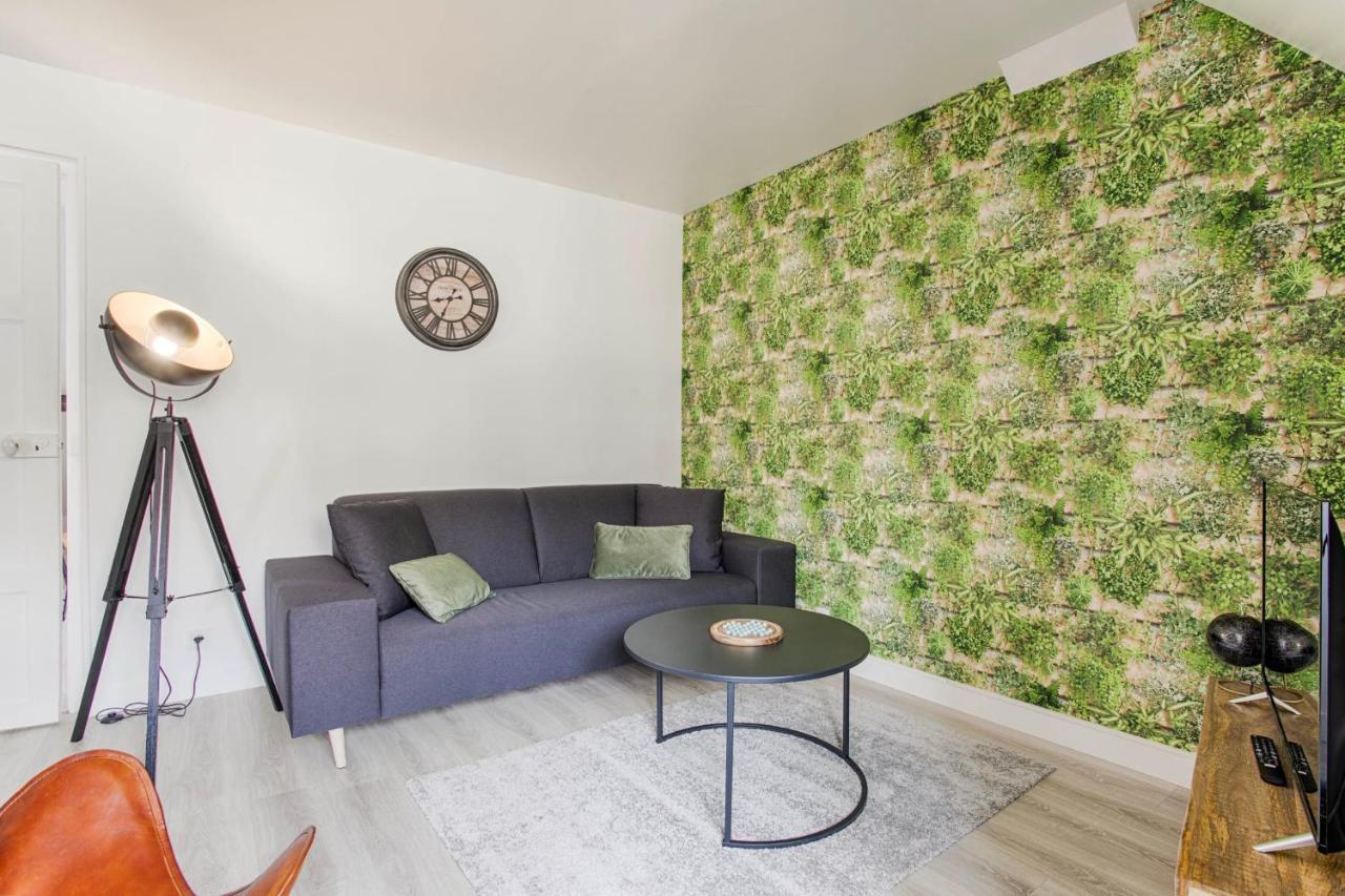 La Casa Centra Charm At Falaise'S Downtown Apartment Falaise  Bagian luar foto