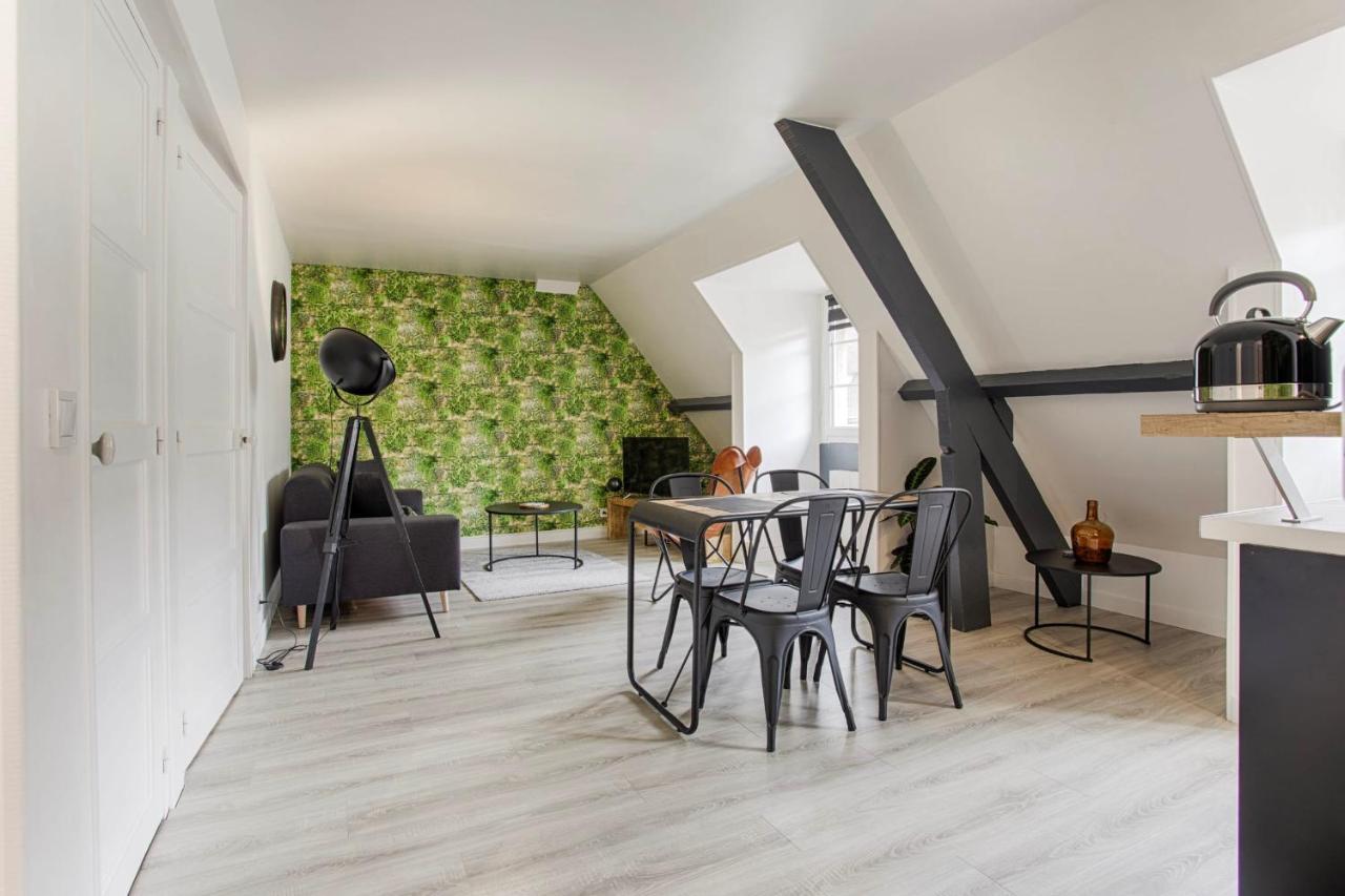 La Casa Centra Charm At Falaise'S Downtown Apartment Falaise  Bagian luar foto